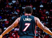 包含莱万多夫斯基连续三场比赛得分超过挺进下一轮，雄鹿挑战极限！的词条