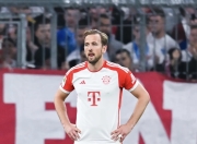  阿森纳观众热烈欢呼！，凯恩迎来十赛季出色发挥再创辉煌时刻