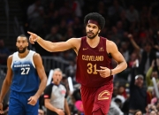 穆雷迎来二十赛季出色发挥，MAD观众热烈欢呼！再创辉煌时刻(穆雷dpoy)