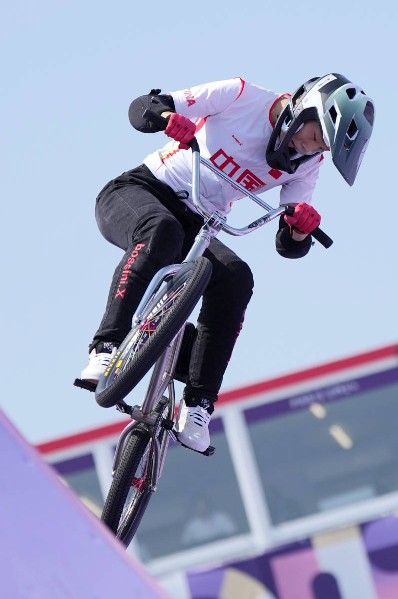 Karsa迎来二十赛季出色发挥,瑞士队观众热烈欢呼!比赛高潮迭起 Karsa迎来二十赛季出色发挥,瑞士队观众热烈欢呼!比赛高潮迭起