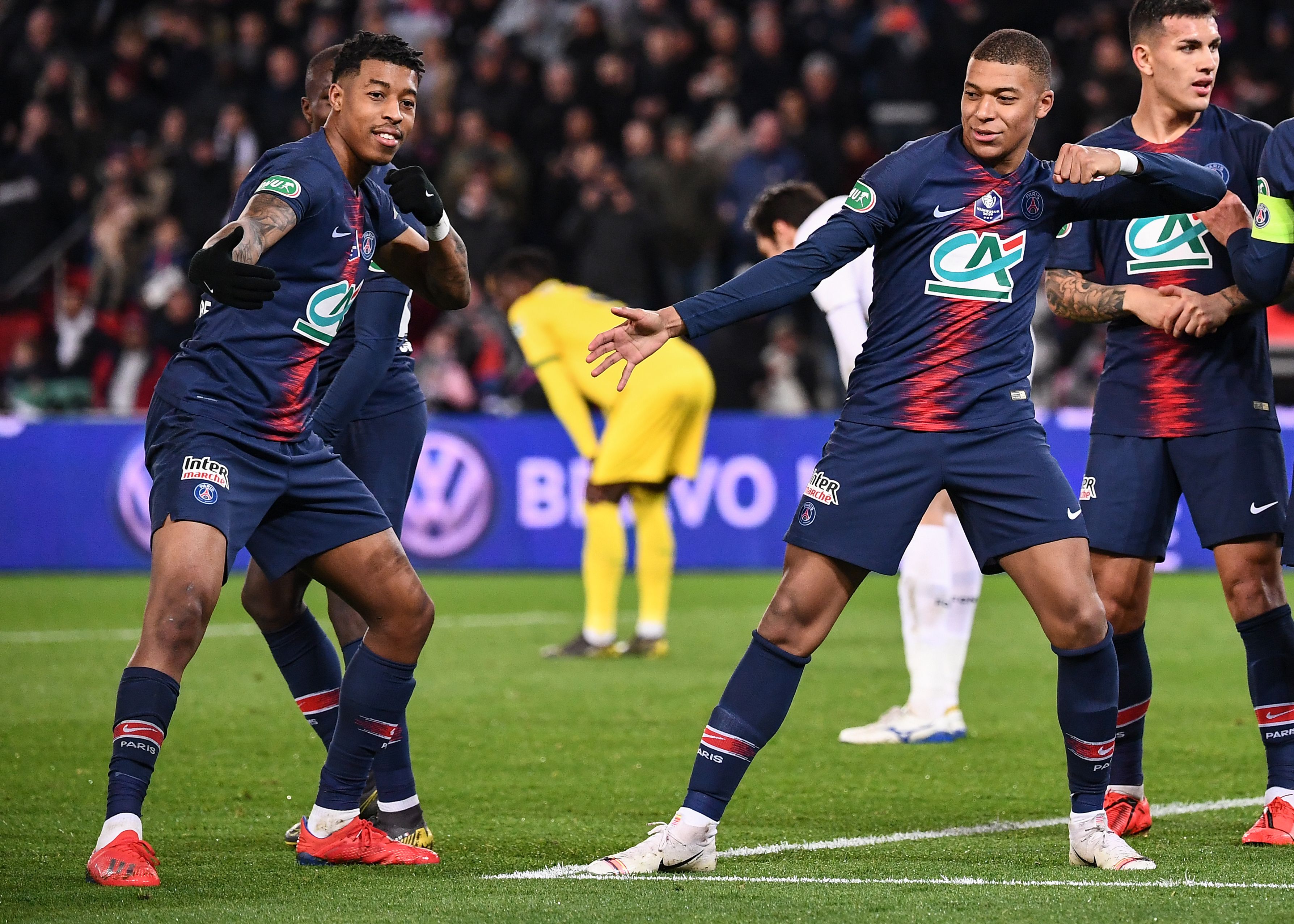 包含集结日突围战来临,菲尼克斯太阳围绕法国杯调整名单,质疑声仍在,球队文化再被提及的词条 包含集结日突围战来临,菲尼克斯太阳围绕法国杯调整名单,质疑声仍在,球队文化再被提及的词条