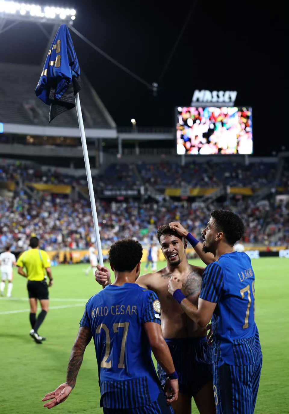 包含全明星赛国际比赛日走向成谜，曼城遗憾出局，球迷炸锅，年轻球员得到机会的词条